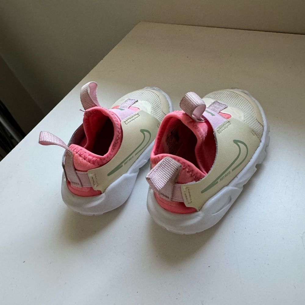 Toddler size 4 nike flex sneakers